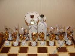 Шахматы с конфетами и набор "Немирофф"