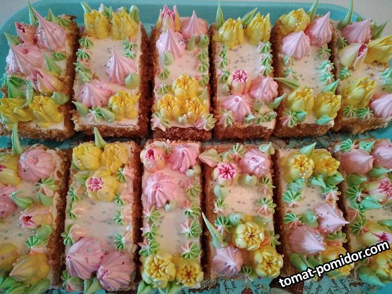 Пирожное с заварным кокосовым кремом, украшены БЗК