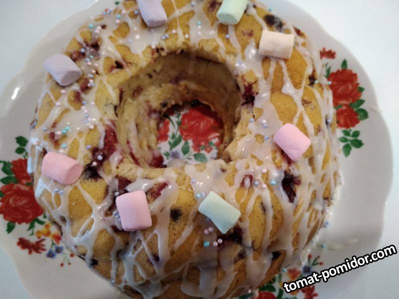 кекс с замороженной клюквой