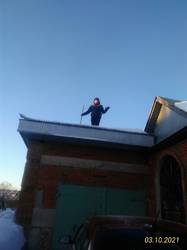 Илья на крыше гаража