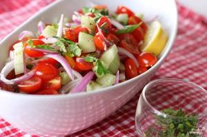 salat_s_gorchichnoi_zapravkoi_i_pomidorami_cherri-50327.jpg
