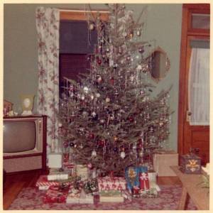 vintage-christmas-house-interior-decorations-1950s-1960s-42-5c0f723178f27__700.jpg