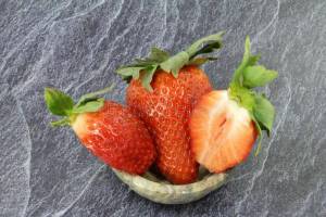 lots-very-big-strawberry-studio-140616691.thumb.jpg.6db820328633db3521fd79ffa567f77e.jpg