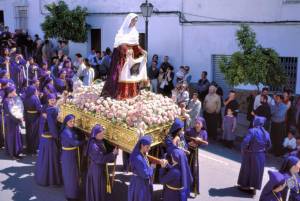 procesiones_de_semana_santa_en_espana_origen_y_las_mas_importantes_53357_orig.thumb.jpg.f2f260b5873b5d0f8f723d485bd9b74d.jpg