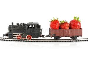train-strawberries-toy-pulling-carriage-33559134.jpg