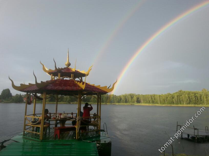 Двойна радуга над озером