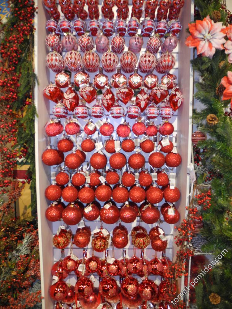 Новогодние игрушки в ЦУМе