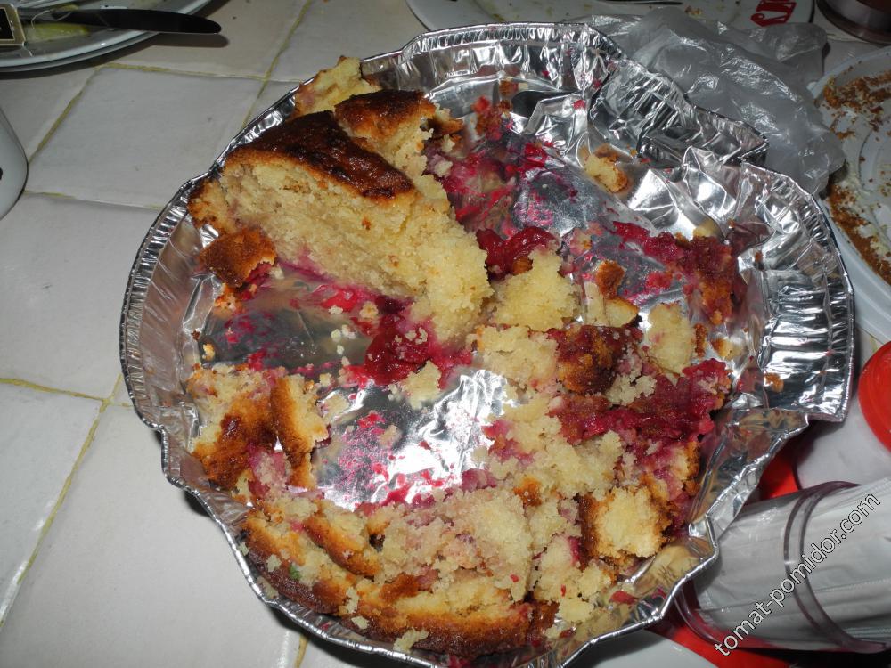 Это был вкуснейший пирог с вишней-не успела сфотать:)