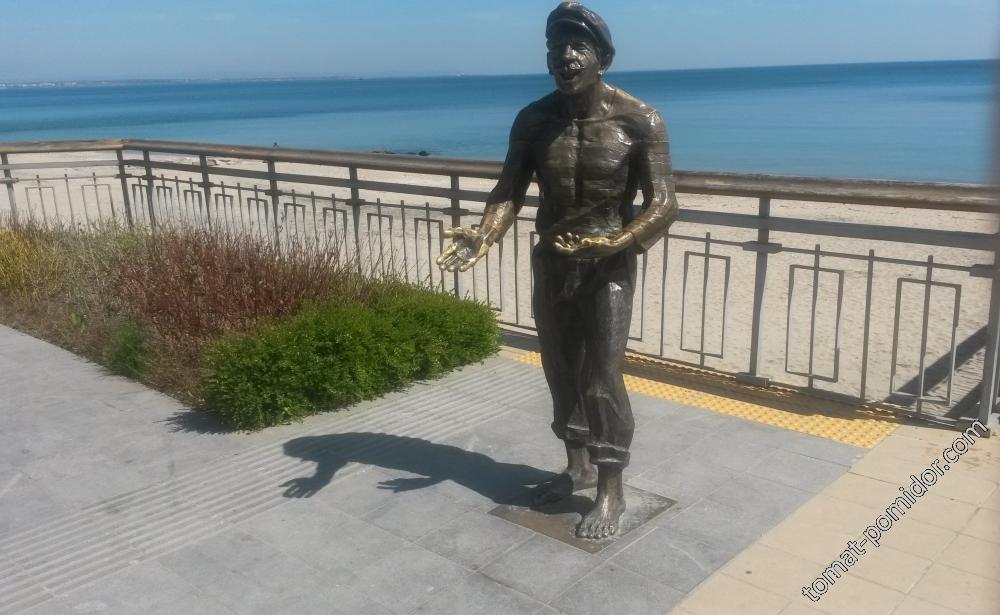 Бургас - скульптура старого моряка