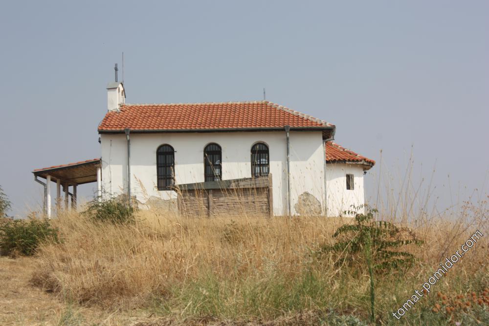 Русокастро - церковь на полпути к вершине