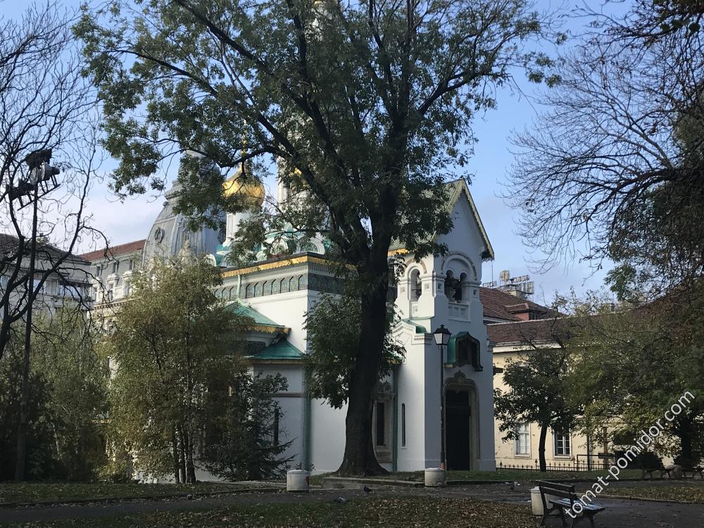София - храм Николая Чудотворца и сквер