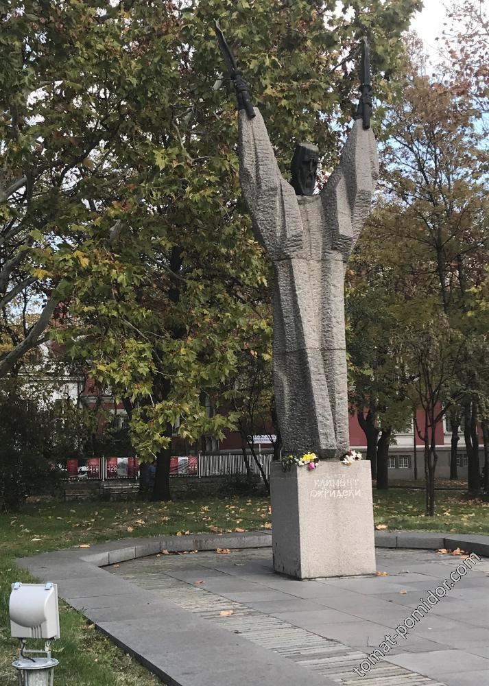 София - памятник Клименту Охридскому
