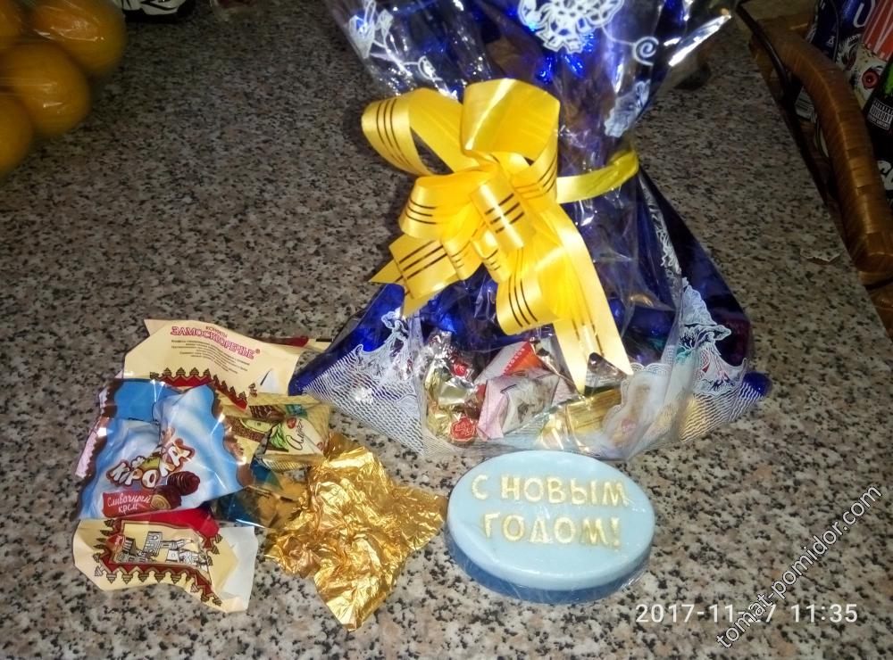 Подарки со встречи-конфеты от Людмилы474 и душистое мыло от ЕленыО