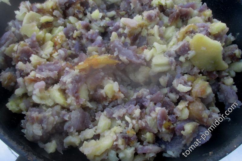 разноцветный жареный картофель