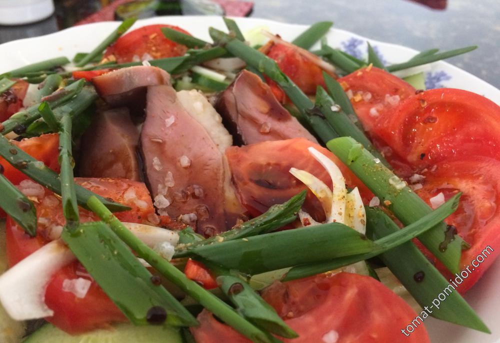 Салат с копченой уткой