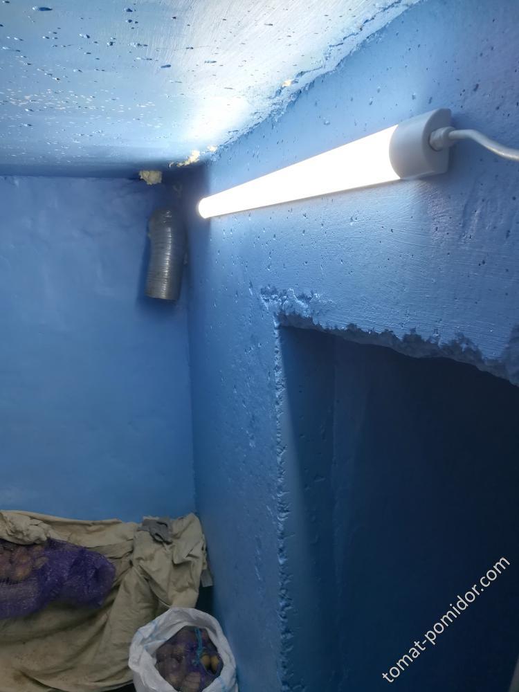 Светодиодный светильник в подвале гаража