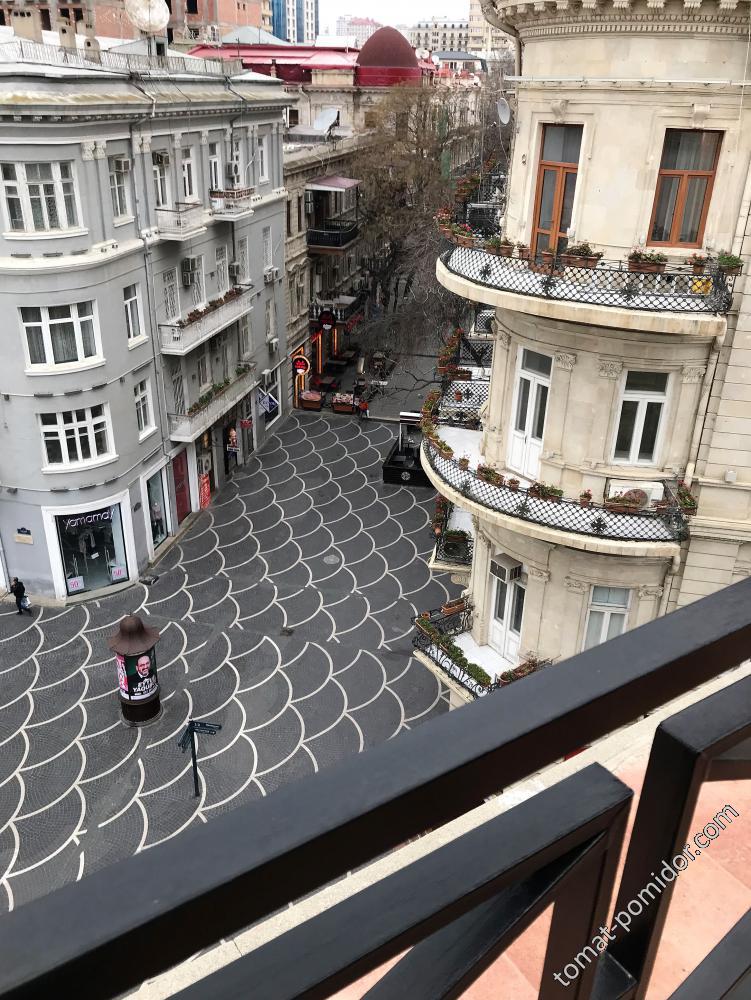 Баку, отель Austin, вид с балкона номера