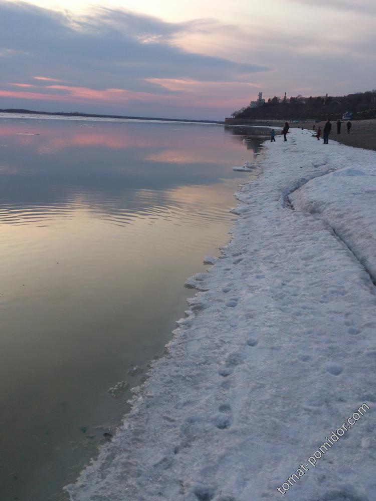 Весна, река Амур...