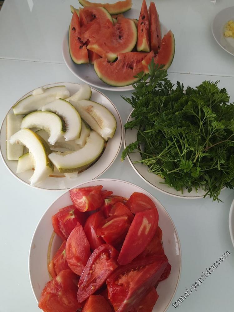 арбуз, дынька, помидорка, зеленушка с огорода