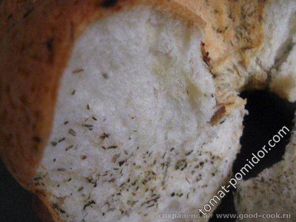 Слоеный хлеб с чесноком, французскими травами и оливковым маслом
