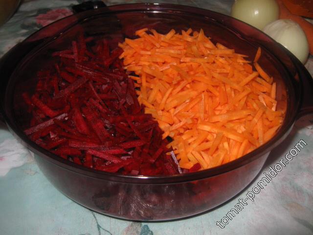 Картошка и морковь в микроволновке. Класть овощи в кастрюлю. Овощи в микроволновке для винегрета
