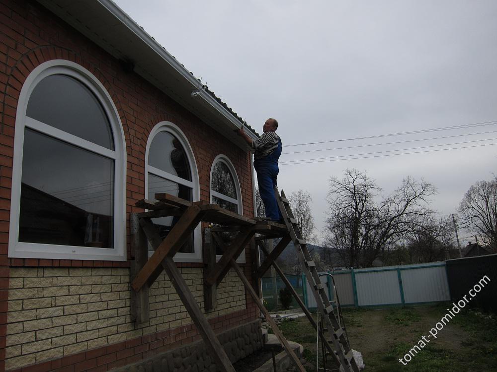 монтируем водосток