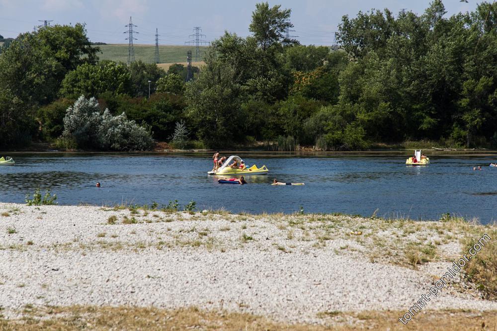 Пляж у озера Зеленая вода 3