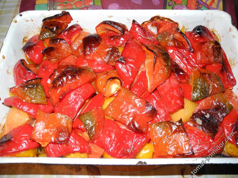 Запеченые овощи-баклажаны, томаты и перец.
