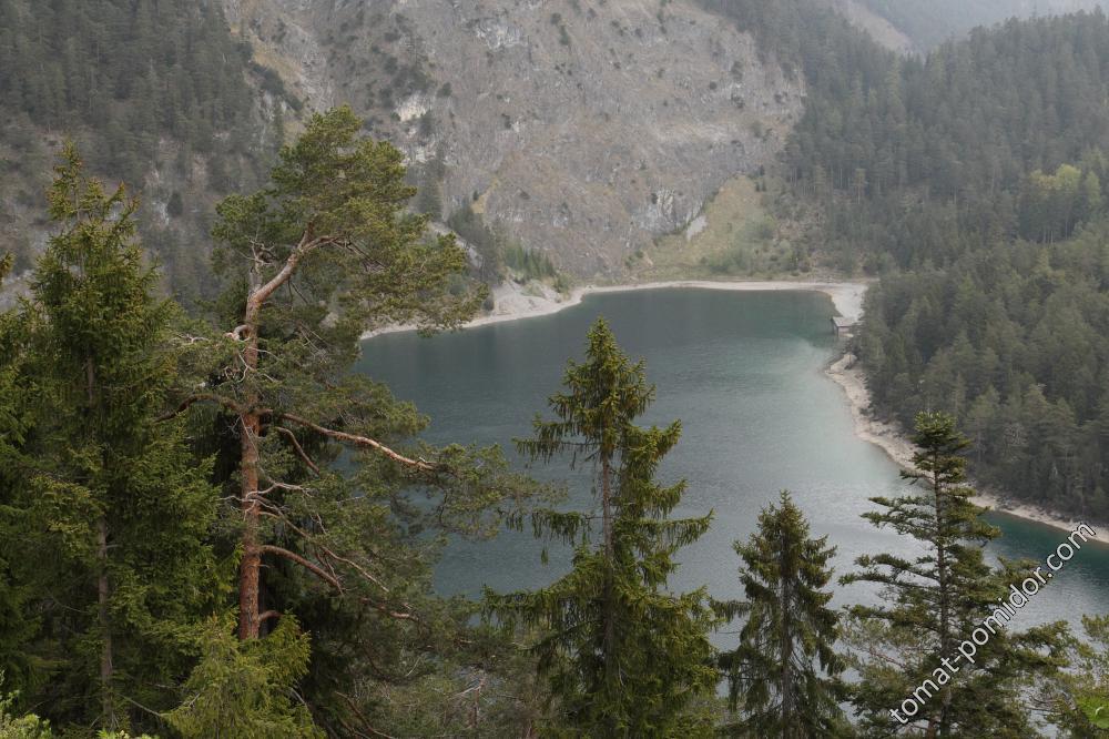 Горное озеро в Альпах